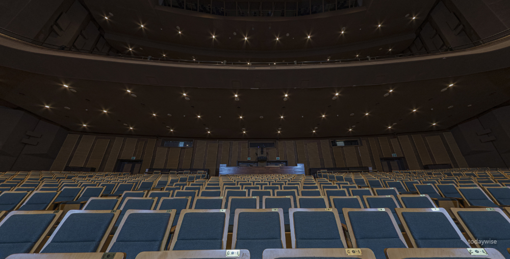 무대에서 관람석을 바라본 모습