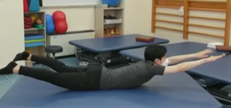 슈퍼맨자세