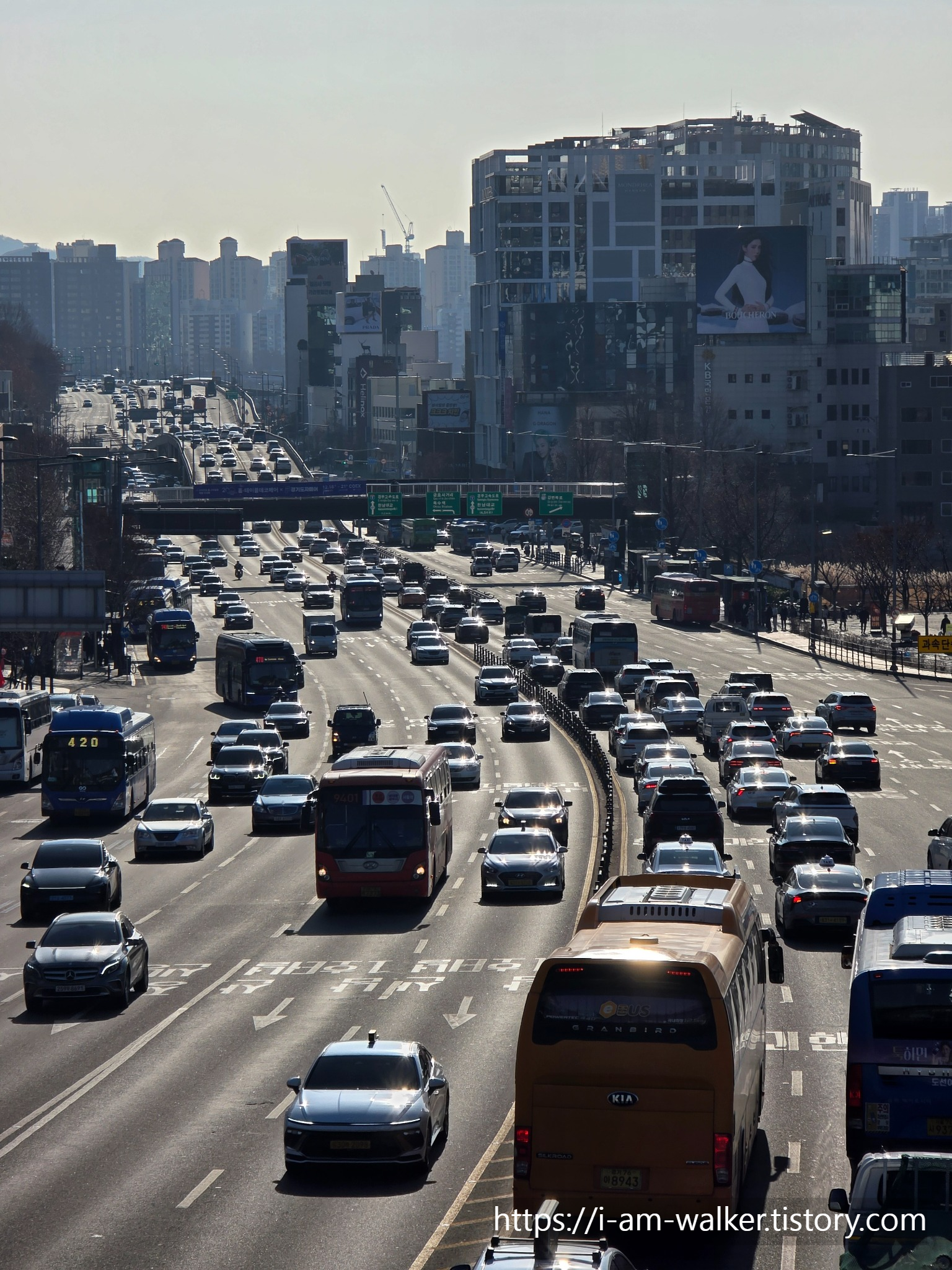 한강진역, 한남초교보도육교, 한남더힐, 한남동산책, 도심걷기, 겨울산책, 오전걷기, 서울걷기, 연말풍경, 새해준비