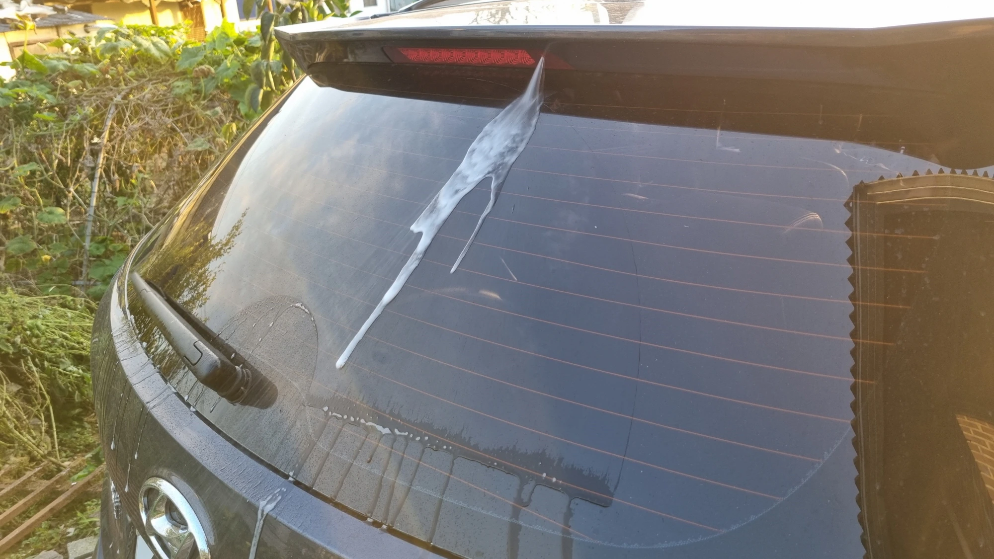 뒷유리 워셔액 분사 모습