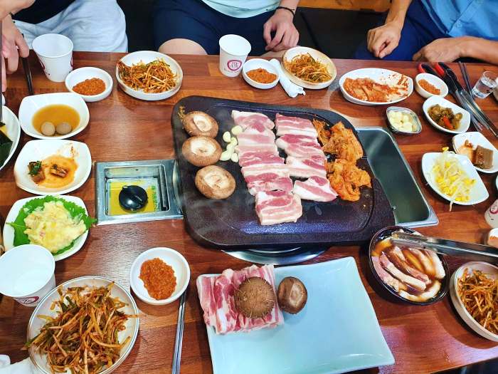생방송 오늘저녁 청주 무심천 벚꽃길 서문시장 청주식 삼겹살 맛집