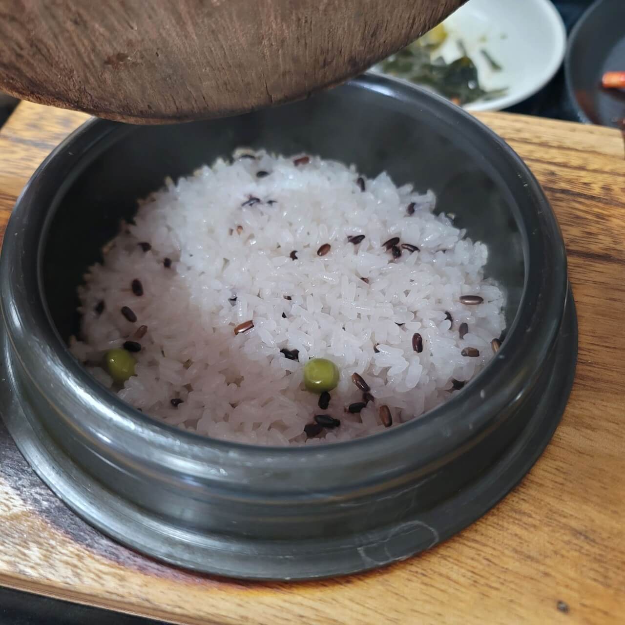 생생정보 2365회 오늘 또 방문! 코미디언 이용식의 단골집 경기도 고양시 맛집 '종화네 돌솥 추어탕'