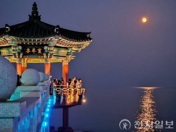 영금정-야간모습-01