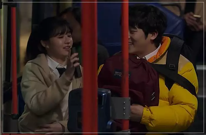 무빙-희수와-봉석-버스-안에서