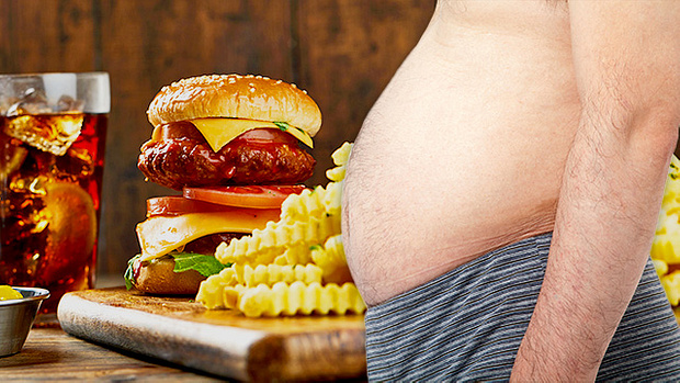 초가공식품 섭취로 복부지방이 쌓인 남성