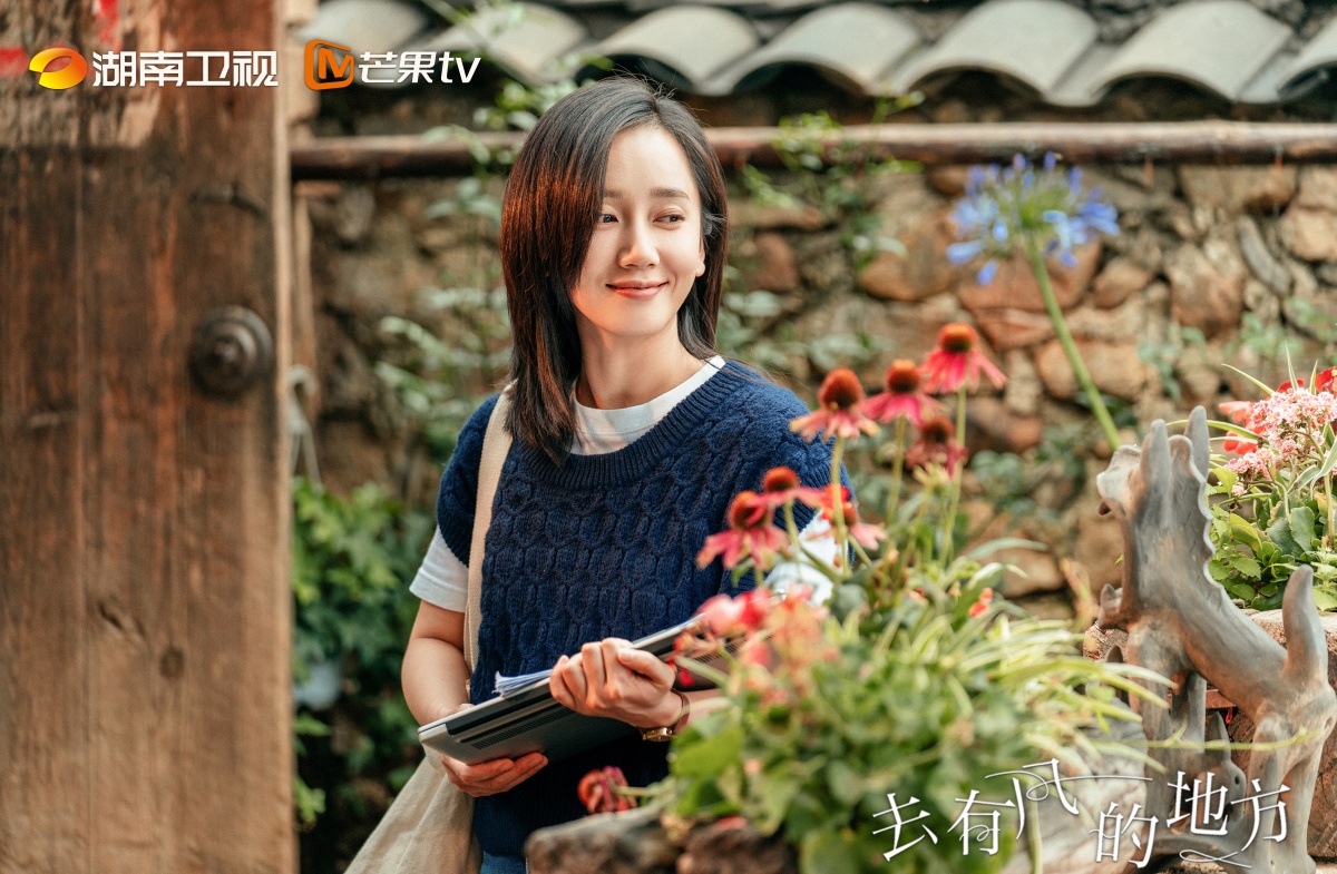 거유풍적지방-이혼녀-웃고 있는 모습