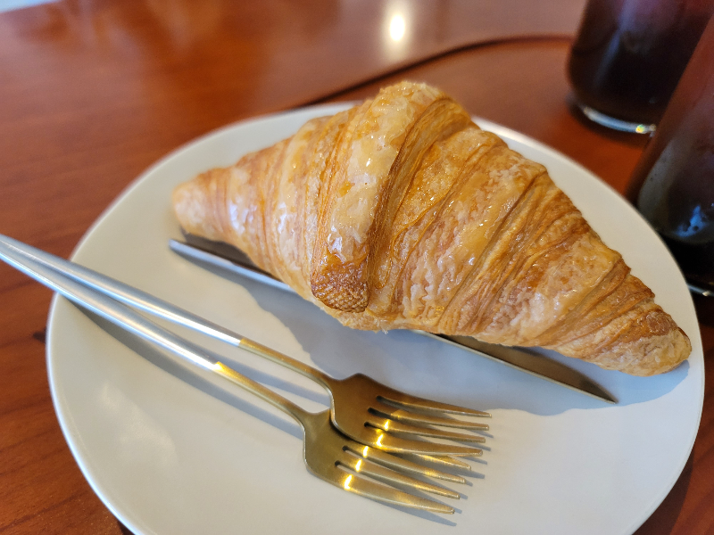 구산역 열린 카페 크로와상