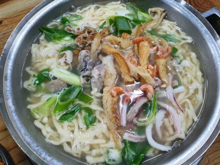 마리해물칼국수