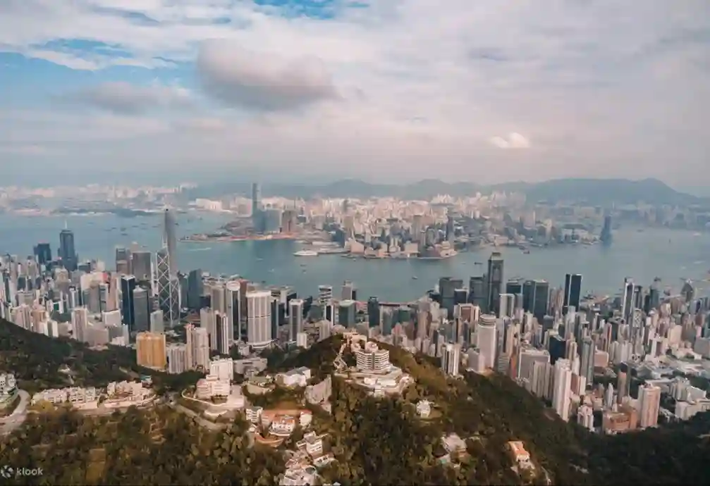 홍콩 헬리콥터 투어와 페닌슐라호텔 애프터눈티를 즐기는 럭셔리 여행의 하늘 위 홍콩 뷰