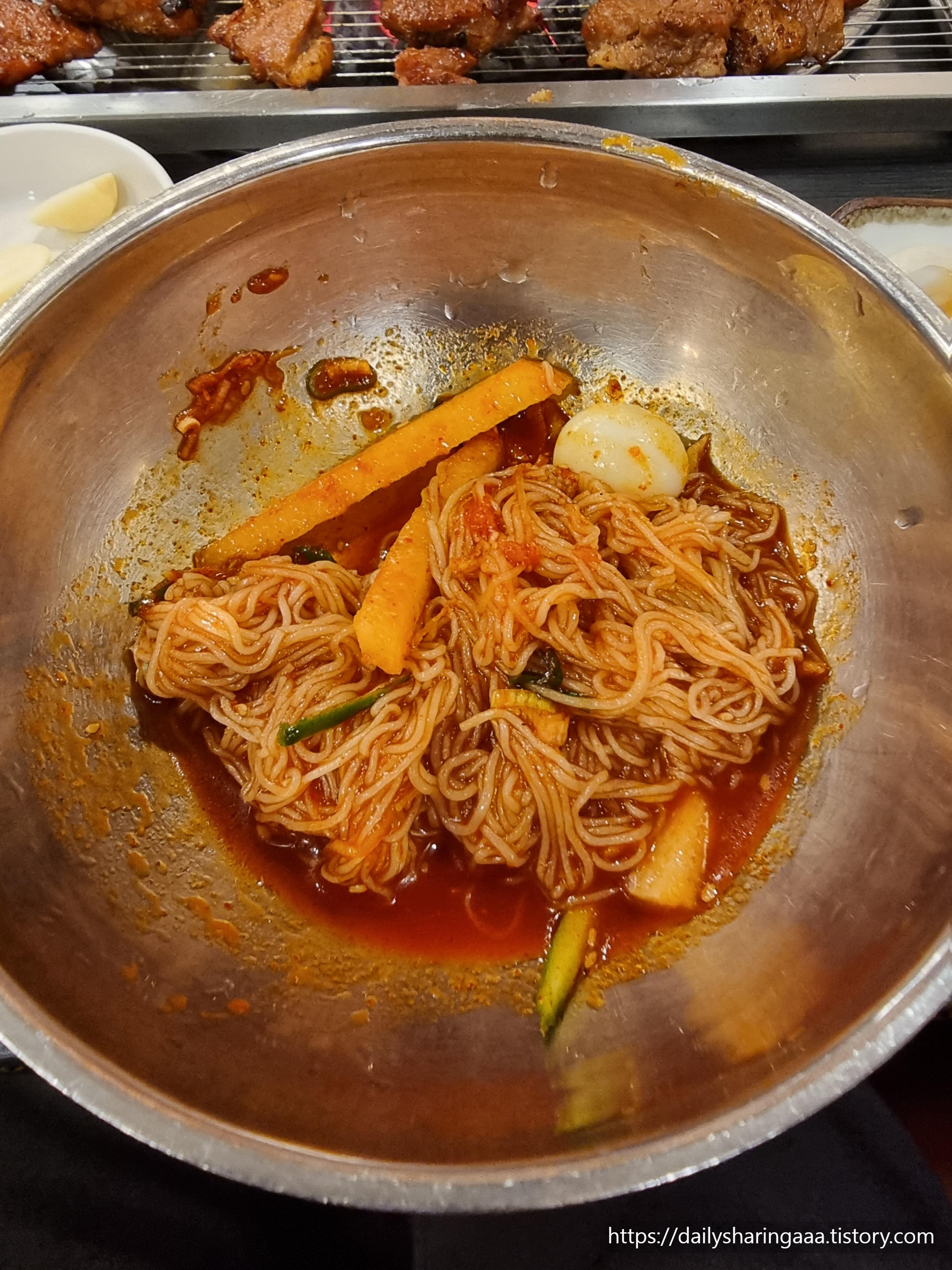 인천_서구_석남동_토박이_돼지왕구이_비빔냉면