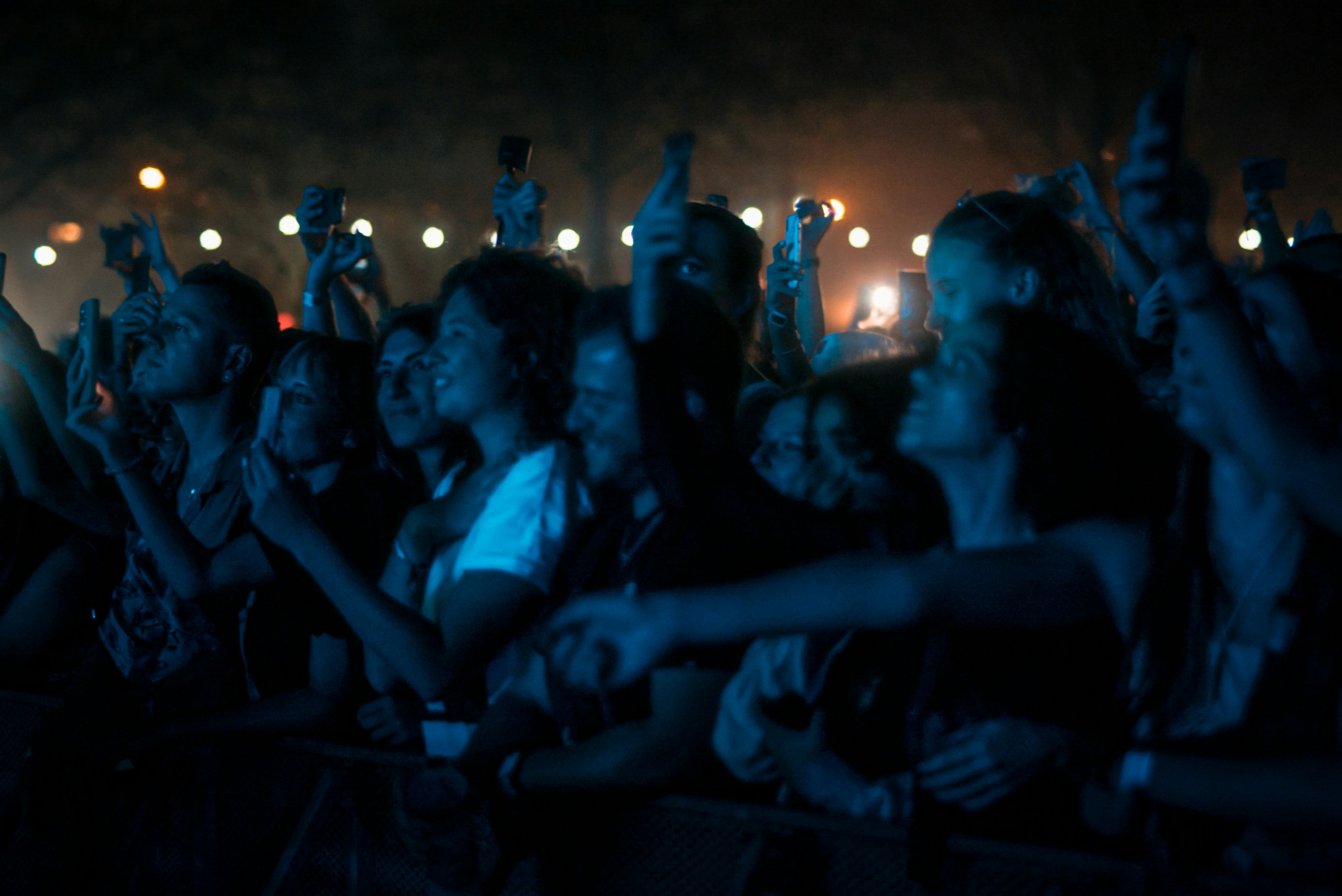 방송 직후 팬 반응을 떠올리게 하는 무대 장면 관련 사진