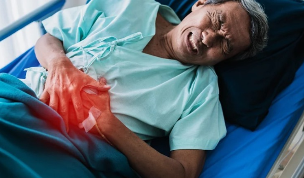 갑작스러운 복통의 원인과 주의할 점 및 대응 방법 관련 사진