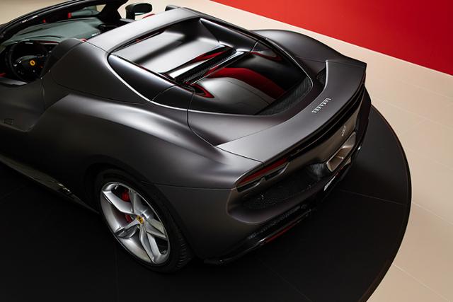 페라리 296 GTS