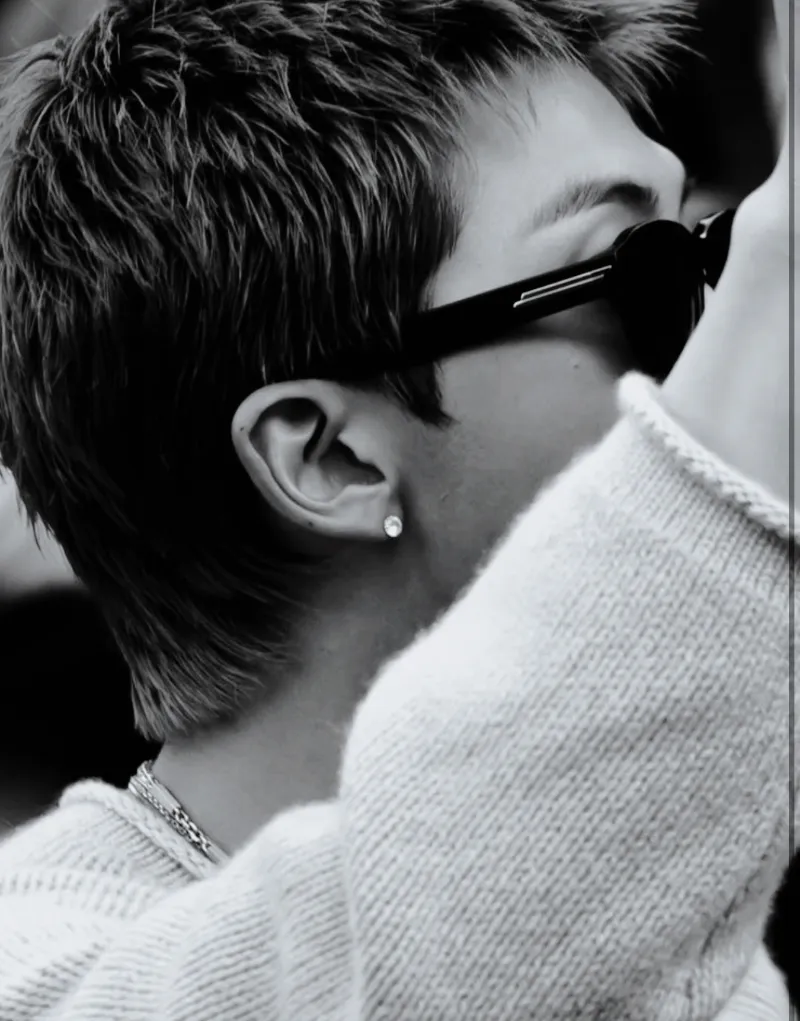 RM 보테가 베네타, RM 공항패션, BTS RM 보테가 베네타, RM 밀라노 패션위크, RM 오디세이 트롤리, 보테가 베네타 인트레치아토, 보테가 베네타 공항패션, 조용한 럭셔리, 실용적 럭셔리, BTS RM 패션, 2026 밀라노 패션위크, RM 럭셔리 패션, RM 스타일링, 보테가 베네타 가방, RM 런웨이 패션