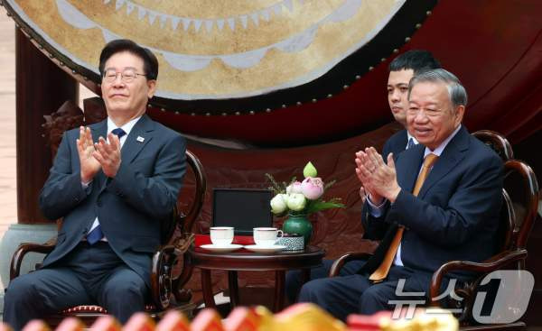 이 대통령 탕롱황성 친교 행사와 태극기 패션 외교의 핵심 정리: 베트남 순방 마무리