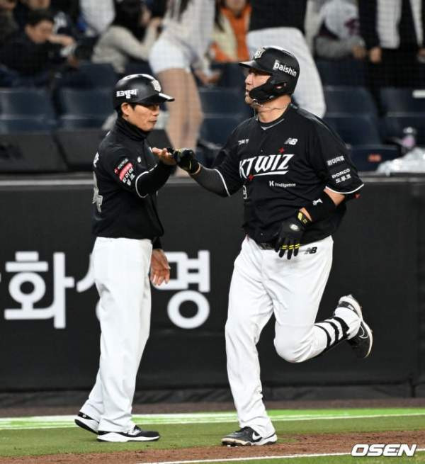 KT 위즈, 개막 3연승, 2026 KBO 리그, 프로야구 순위, 한화 이글스, 장성우, 장성우 홈런, 보쉴리, 케일럽 보쉴리, 노시환 5삼진, 강백호, 엄상백 퇴장, 헤드샷 퇴장, LG 트윈스 3연패, SSG 랜더스, KBO 경기 결과, 야구 심층 분석, 이강철 감독, 안현민, 프로야구 개막전 결과