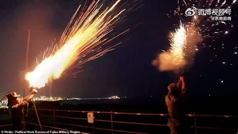 일촉즉발...중국 vs 대만 전쟁 일어날 것인가? VIDEO: Chinese military organise air defence to shoot live ammunition