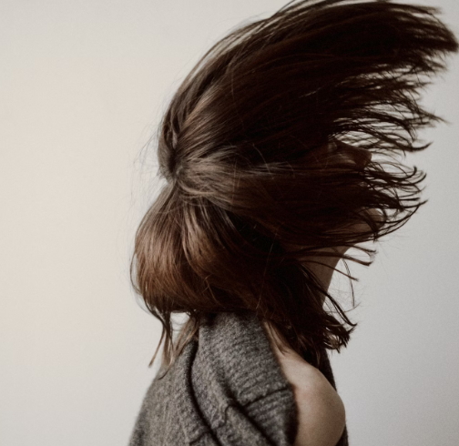 지루성 두피염 완벽 가이드: 증상, 원인, 치료, 관리, 샴푸, 후기까지!