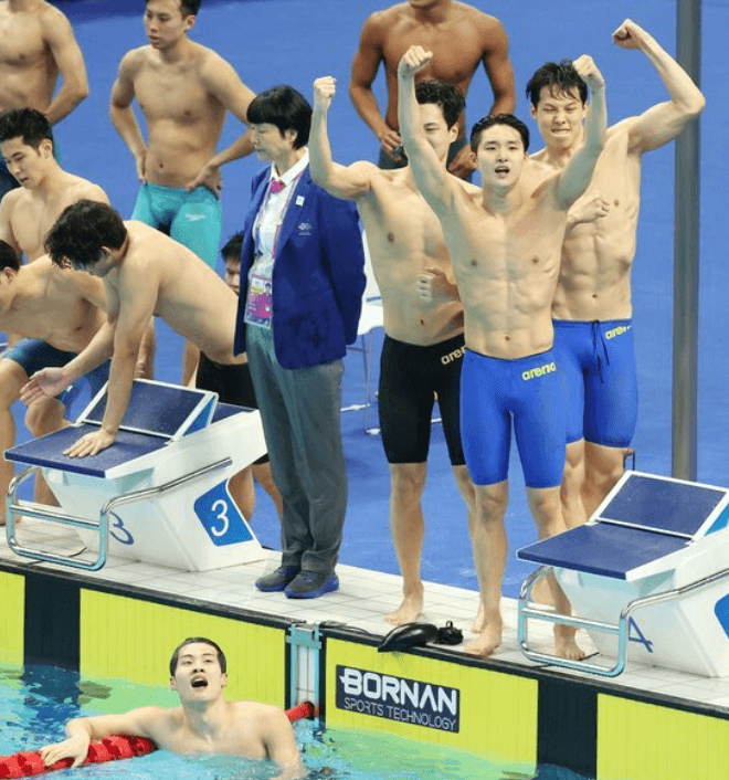 계영 800m 신기록