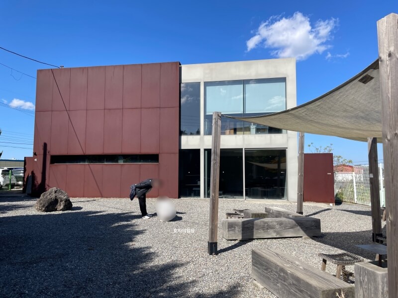 김포 카페 카페진정성 기점 핫플 매장 야외 좌석