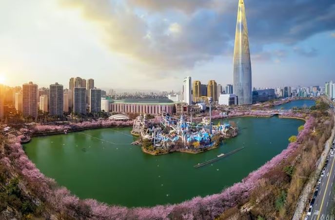 석촌호수 대형 랍스터 롯데월드 10주년 행사 공원 주차장