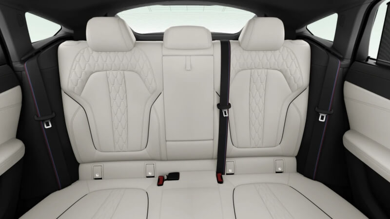 BMW X6 뒷좌석