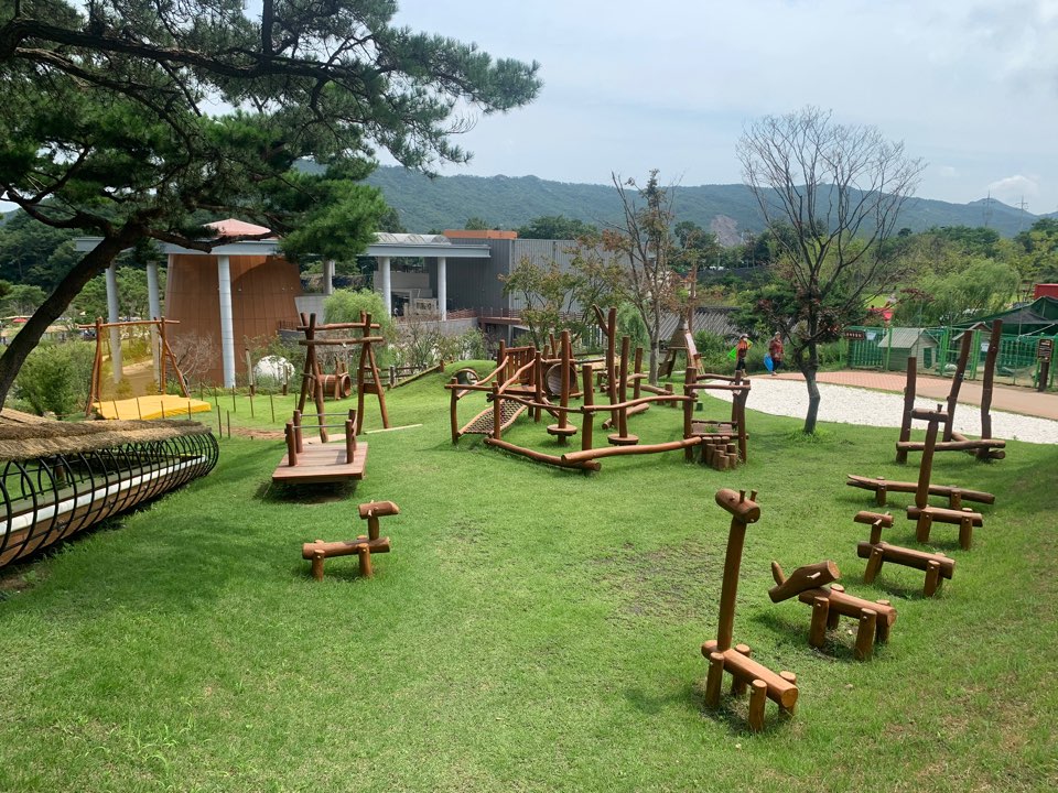 숲속 놀이터