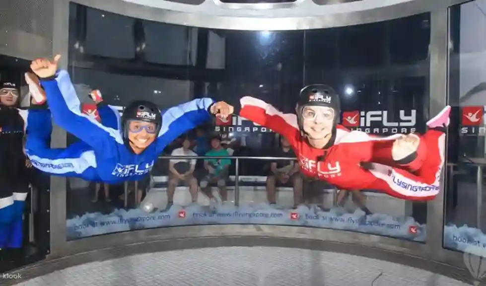 싱가포르 센토사 섬의 아이플라이, 바디플라잉을 통해 하늘을 나는 듯한 경험