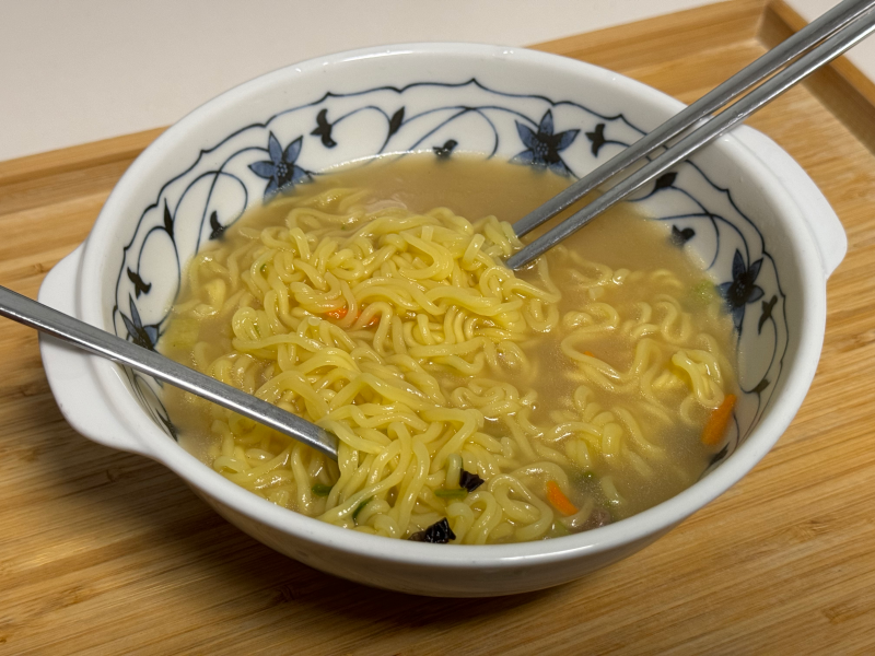 더 미식 장인라면 담백한맛 라면 클로즈업 사진