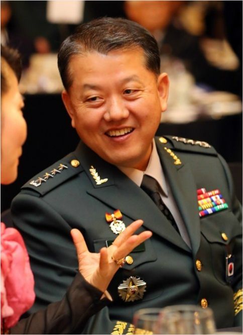 국회의원 김병주 육군대장 시절