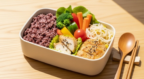 건강한 도시락 구성 (현미&amp;#44; 채소&amp;#44; 단백질)