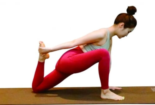 하체 스트레칭은 운동 전후에 진행하는 것이 좋다.