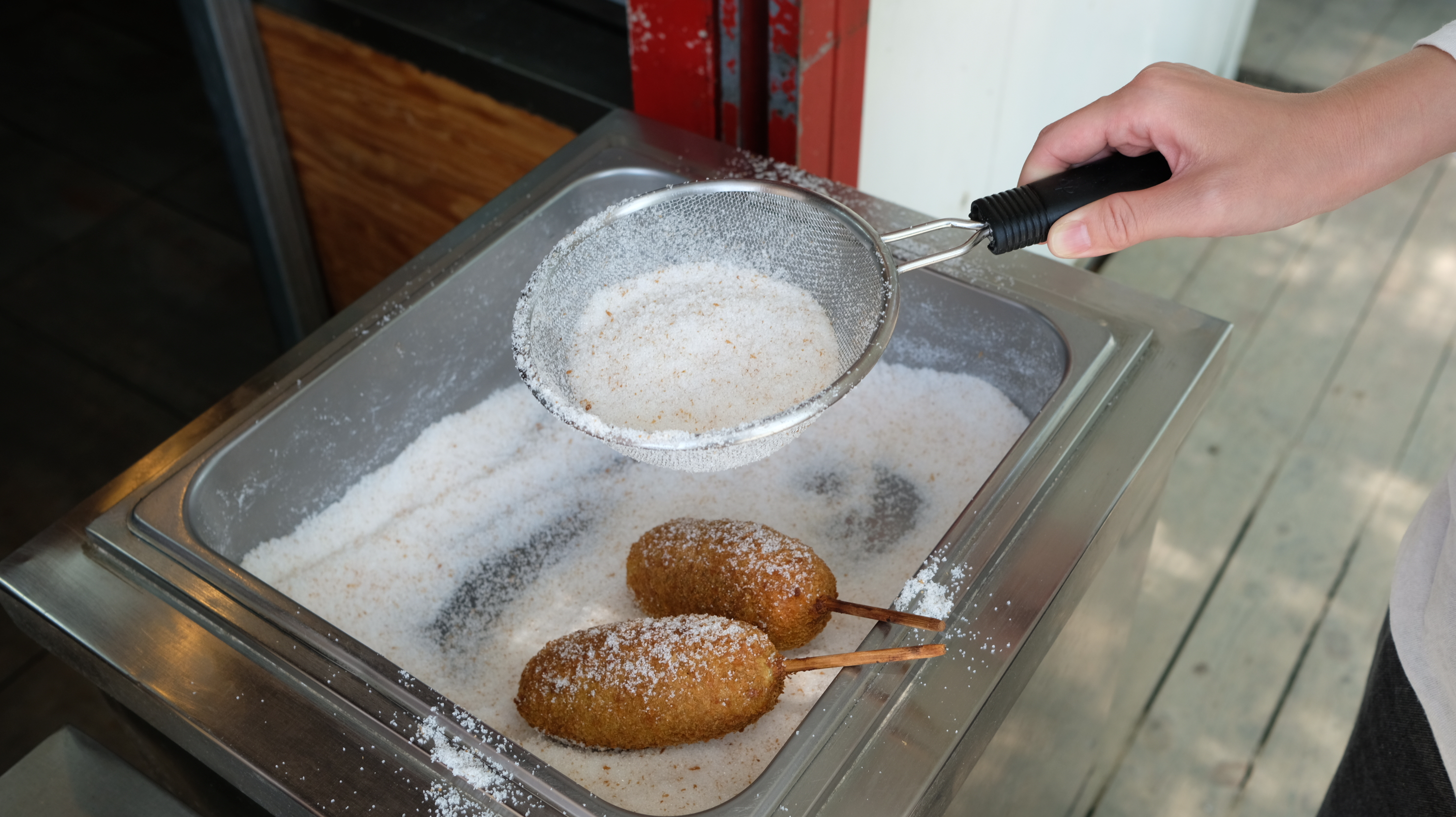 두물머리 연핫도그 설탕 뿌리기