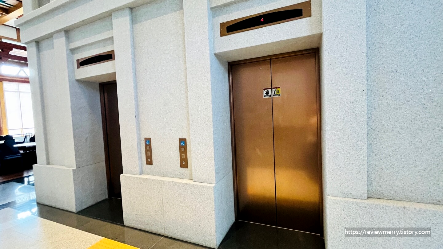 로비 엘리베이터