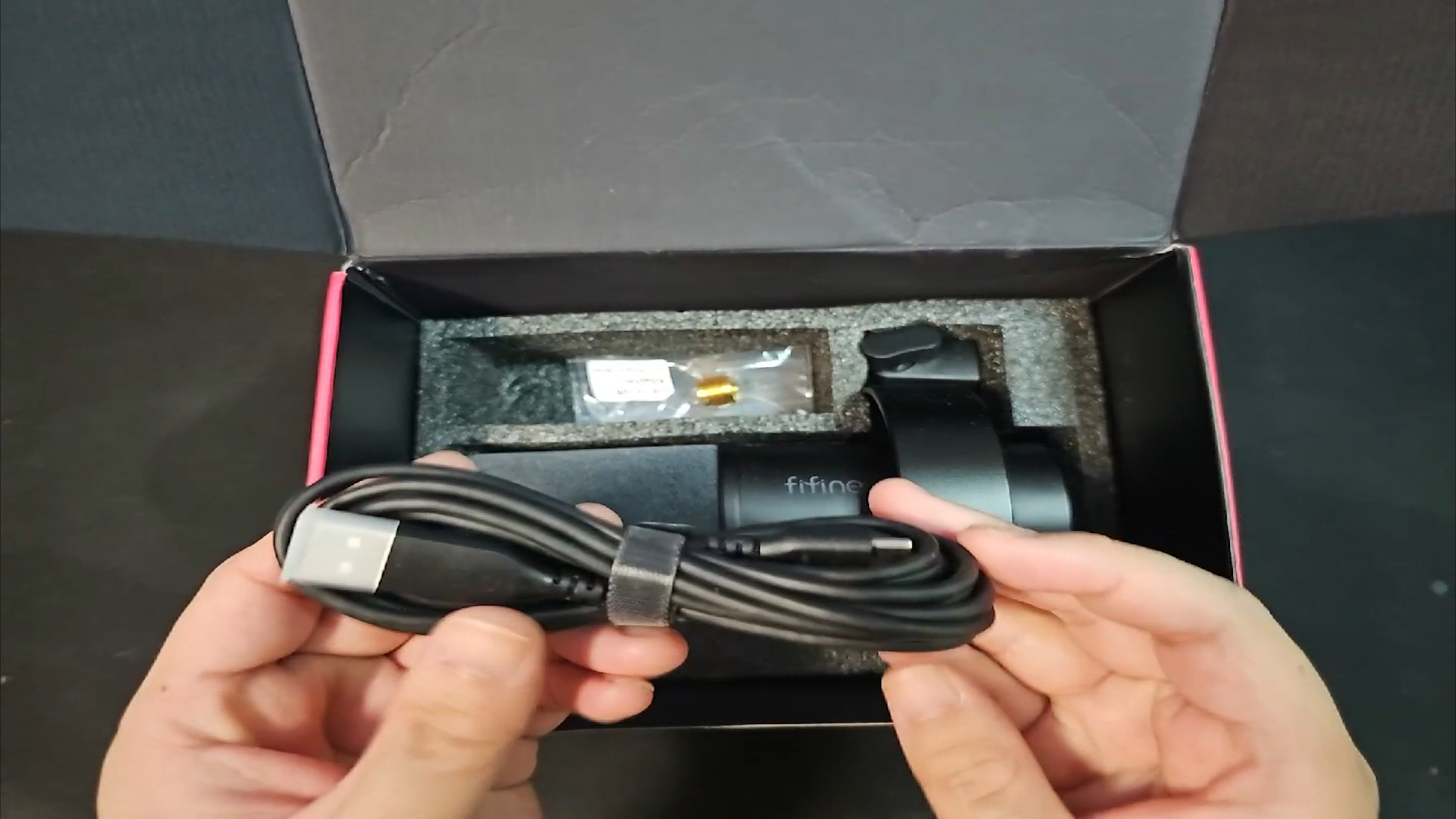 Fifine K688 다이나믹 마이크 개봉기 - 구성품 소개 USB 연결용 케이블 사진