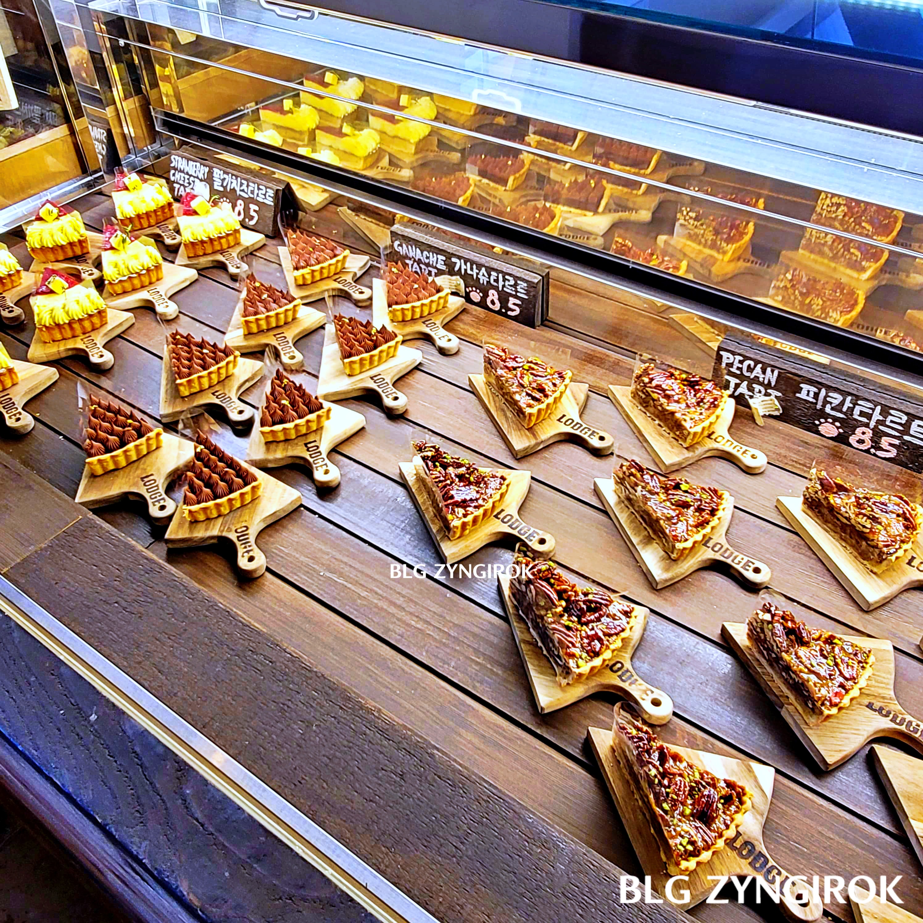 양주 카페 럿지 LODGE 베이커리 디저트 모습이다.