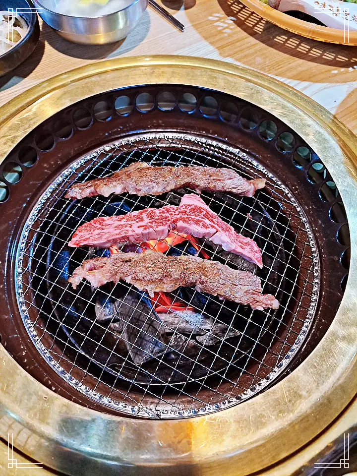진심 가득 건강 담은 맛 은평 응암 맛집 추천 생방송투데이 뭉티기 덩어리 육회&#44; 소고기 숯불구이&#44; 곰탕떡국 일주일에 이틀만 먹을 수 있는 한우 오늘방송 맛있GO 싸다GO 맛집