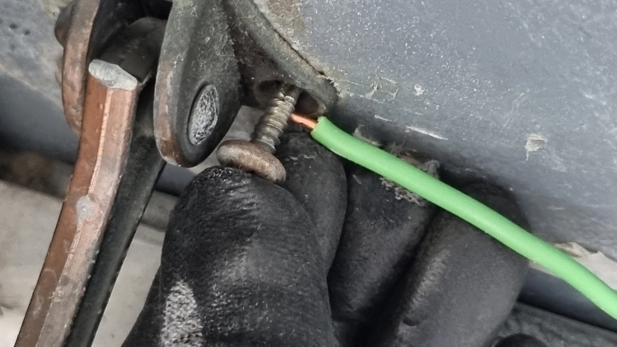 나사못 고정 방법