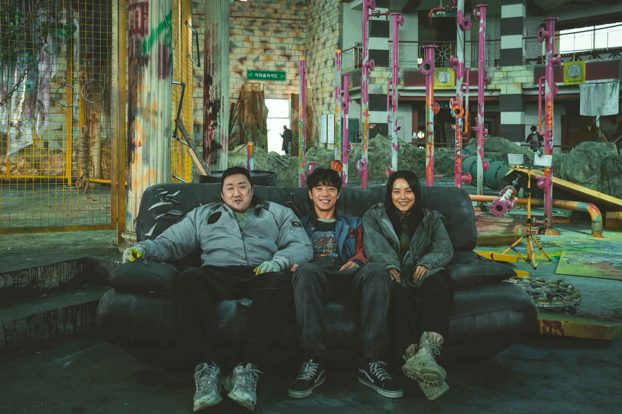 넷플릭스 영화 황야 콘크리트유토피아 유니버스 정보 등장인물 줄거리 내용 결말 후기 평점