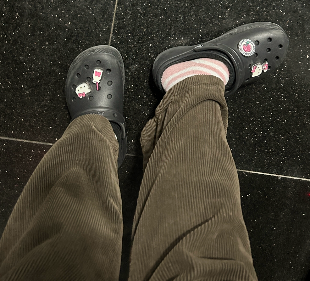 크록스 클로그 클래식 플랫폼 라인드 클로그 우먼 착용사진