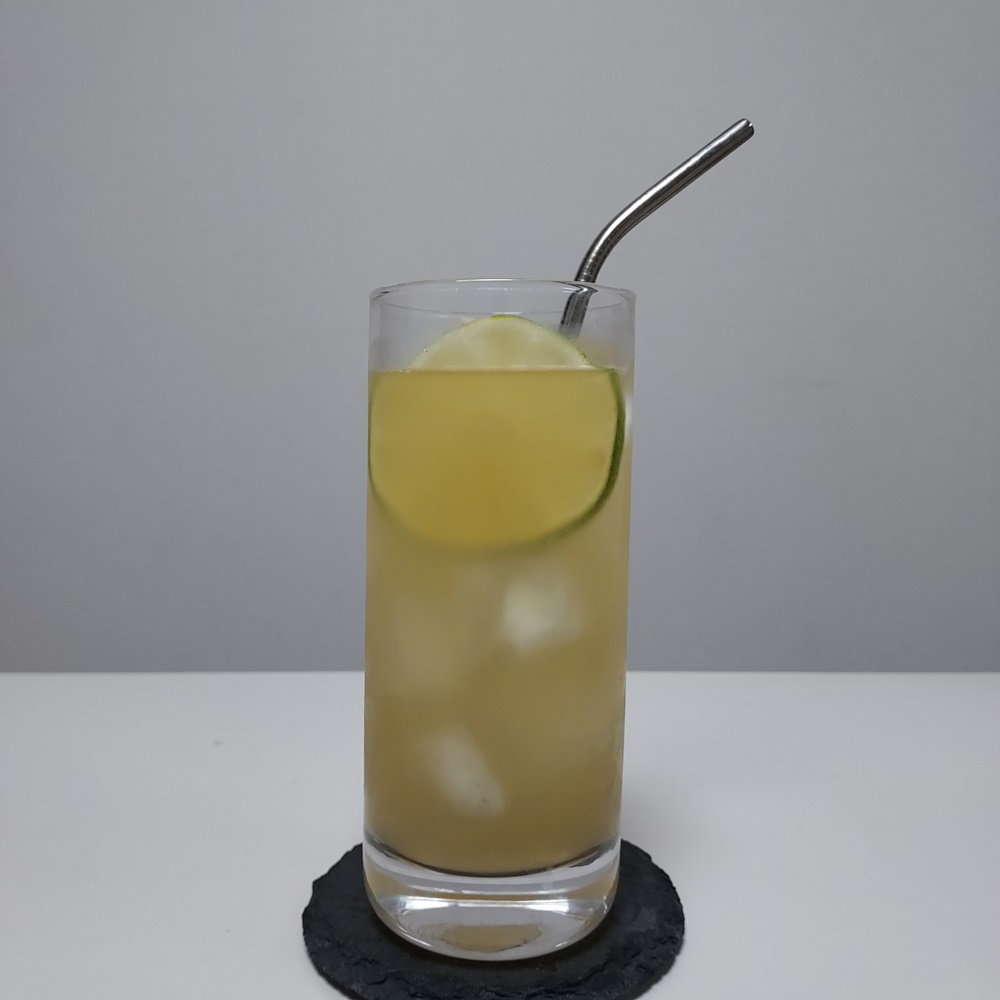 코코넛 라임 아이스티