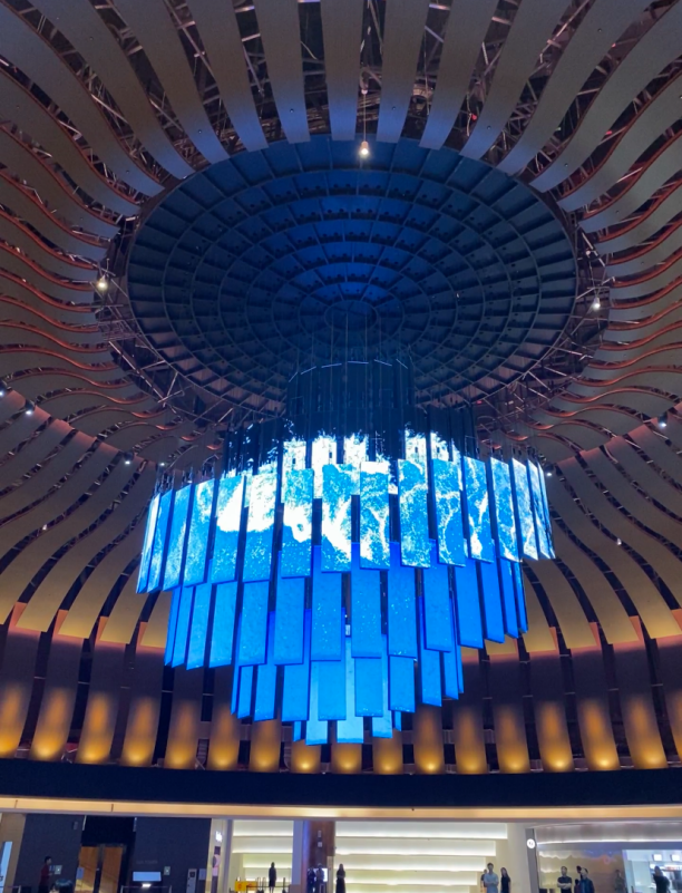 로툰다 (샹들리에 디스플레이)