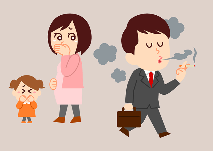 흡연으로-사람들에게-피해를-주는 남성