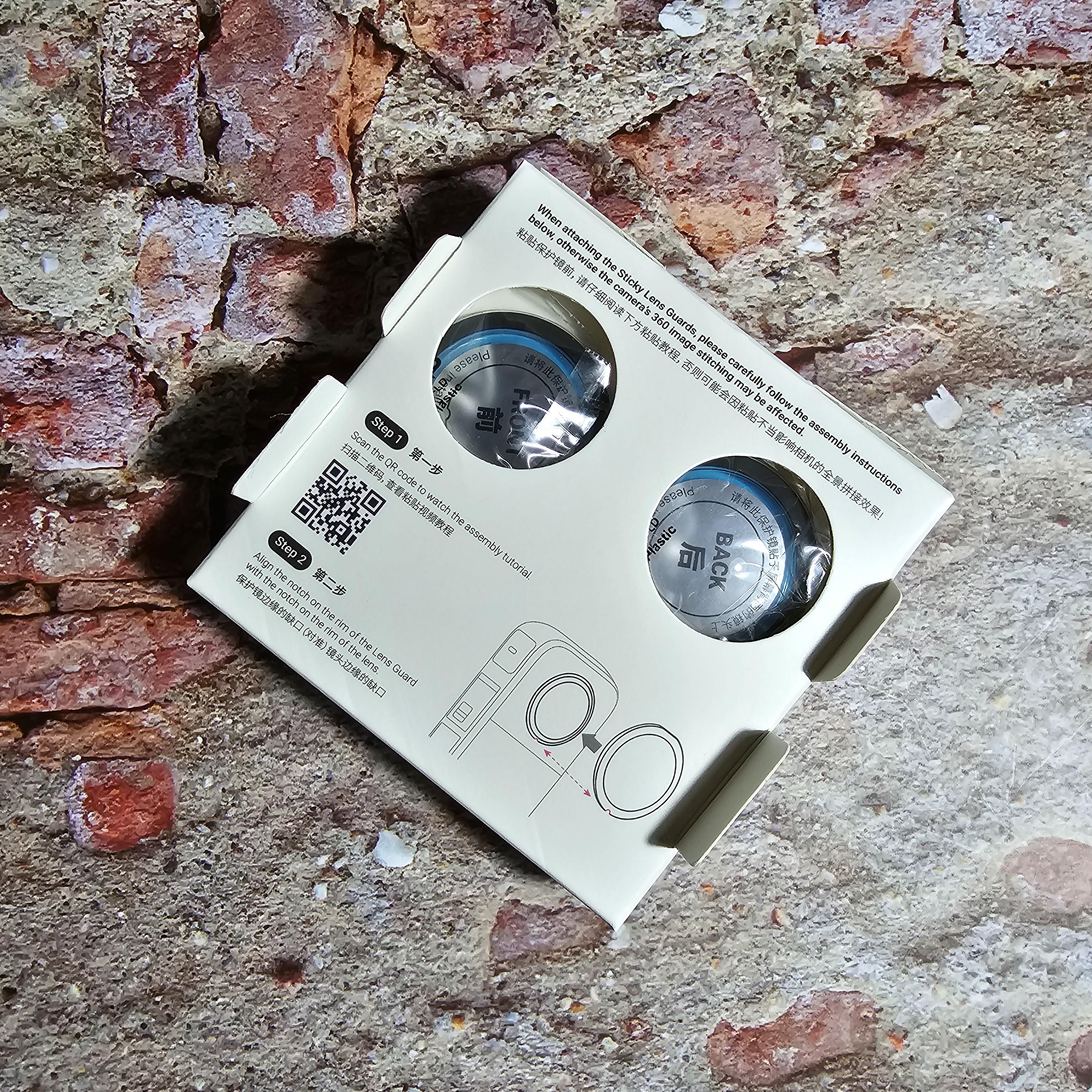 인스타360 X3 렌즈 가드 박스 안 사진