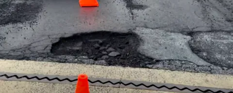 아스팔트 포트홀 형태