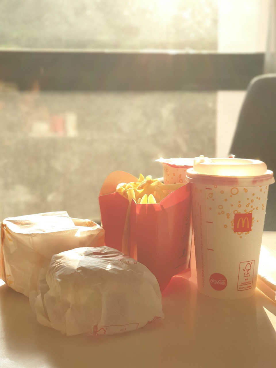 객실에서-식사-햄버거