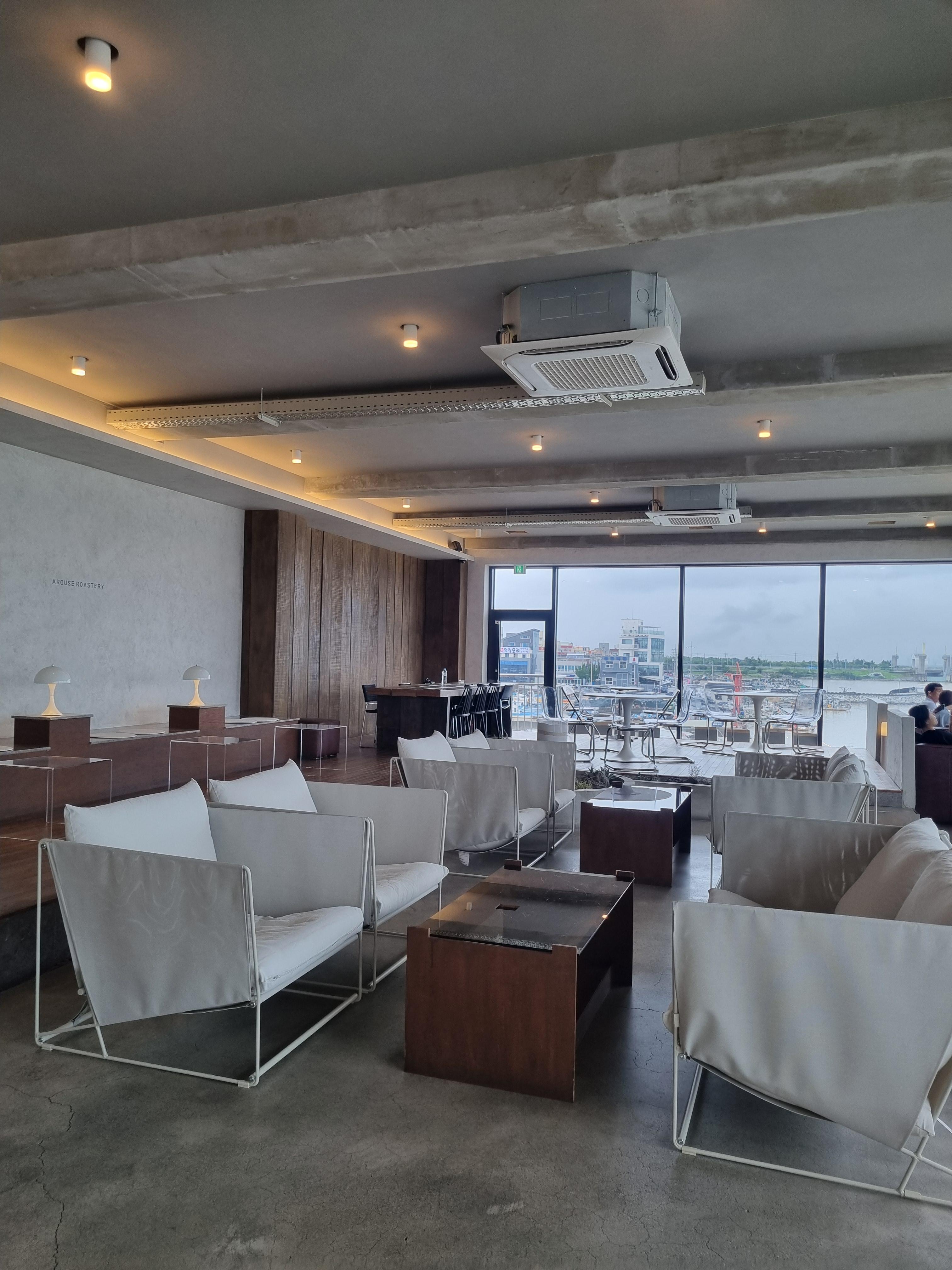 어라우즈 로스터리 카페