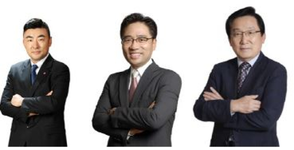 사진은 왼쪽부터 이석구 신세계쇼핑라이브 대표이사, 임영록 신세계프라퍼티&middot;조선호텔앤리조트 대표이사, 송현석 신세계푸드&middot;신세계L&B 대표이사.