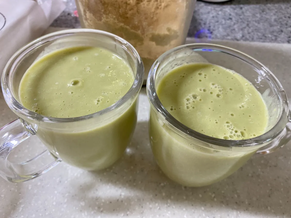 아보카도-주스-두컵