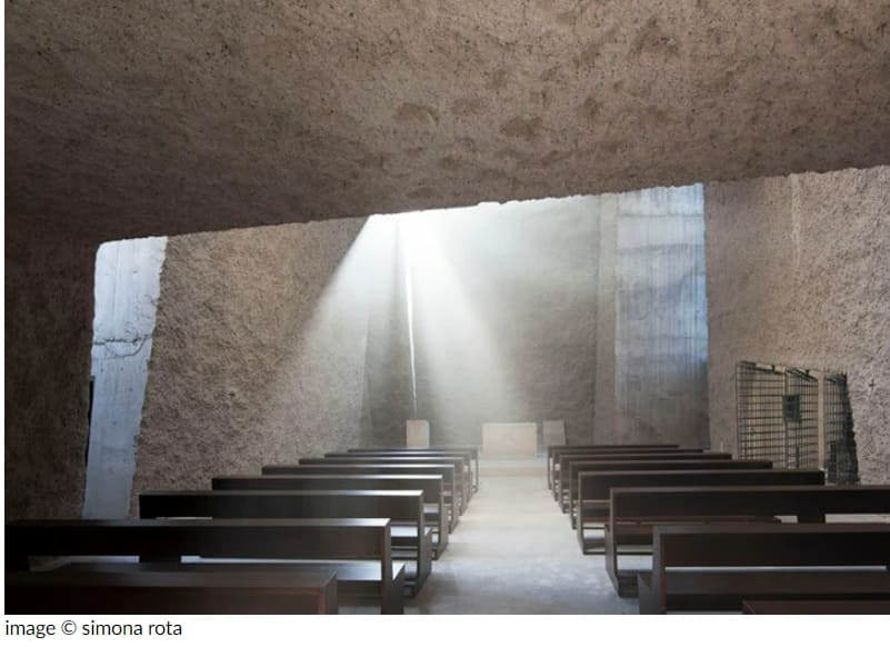 단일 석조 블록의 집합체...테네리페 섬에 있는 메니스 아르키텍토스 교회 VIDEO: Menis arquitectos' church on tenerife island is a cluster of monolithic stone blocks
